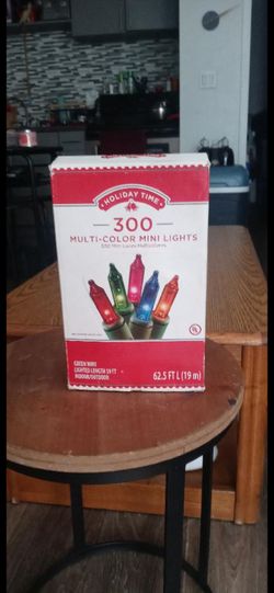 Brand new christmas lights 300 count Pickup 2-8:30 pm rainbow/charleston cash only fcfs