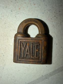 Vintage Yale & Towne MFG CO Pin Tumbler Metal PadLock No Key. Is rusted