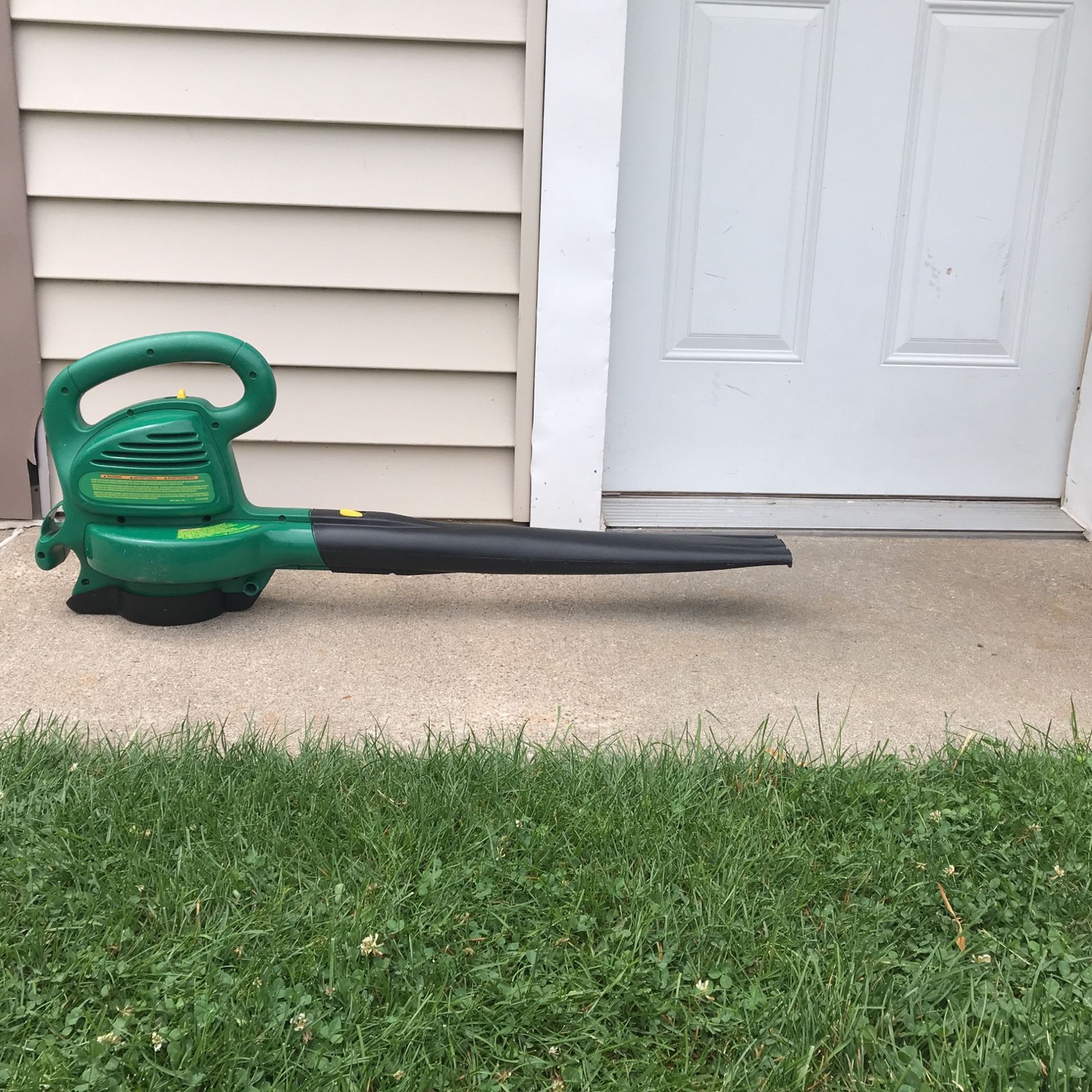Black And Decker, Electric Leaf Blower And Trimmer for Sale in Islip, NY -  OfferUp