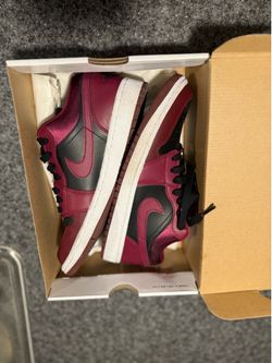 Air Jordan’s SE Beet Red LIMITED EDITION Women’s day