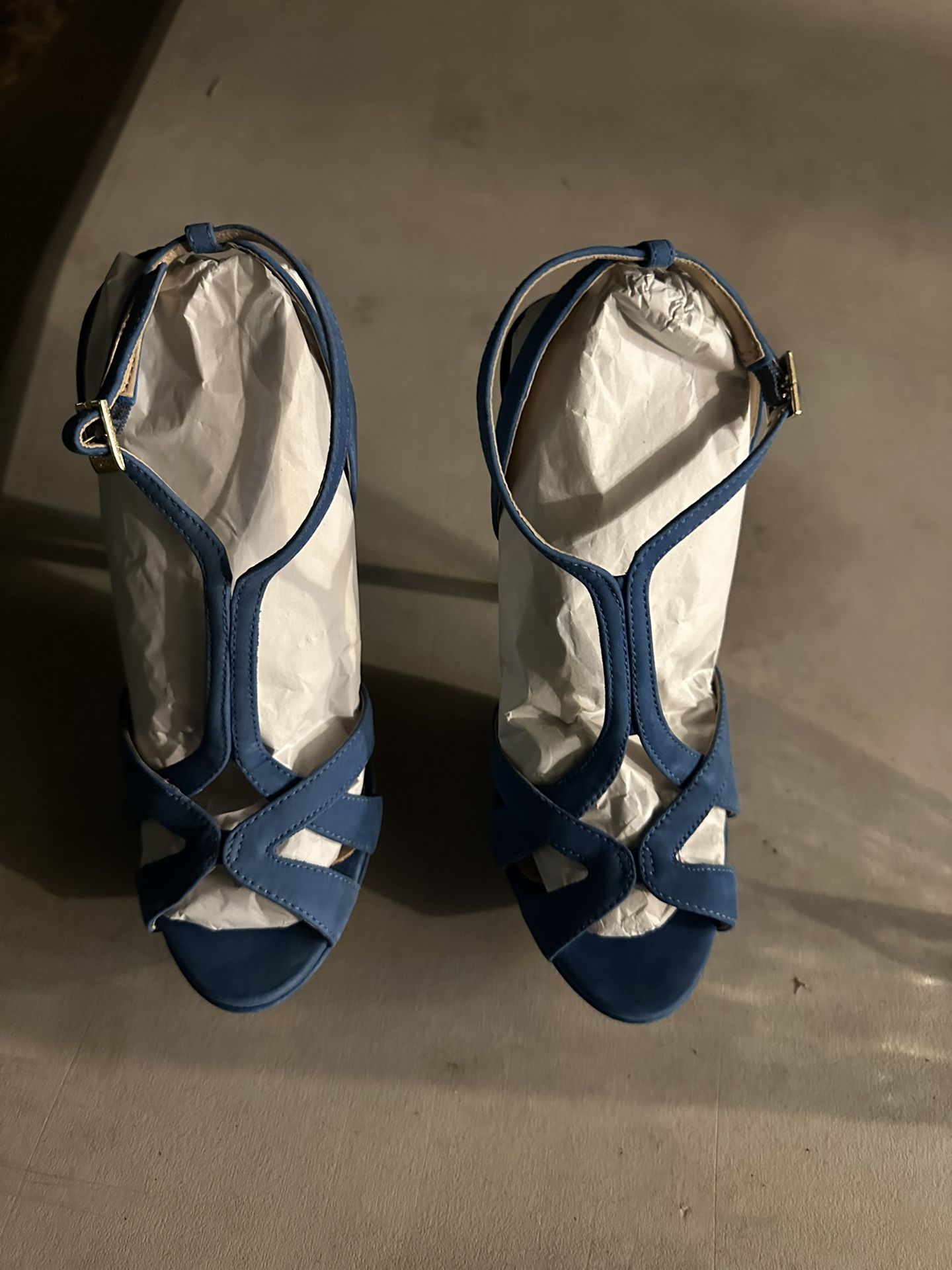 High Heel Brazilian Brand - New 30$ - Retail 100$ Blue Color Size 7 