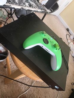 XBOX 1 X with controller