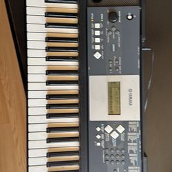 Yamaha YPT-230 61-Key Electronic Keyboard & Power Adapter