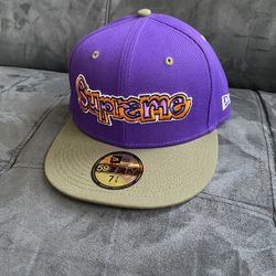 NEW ERA “ SUPREME” FITTED OLIVE BOTTOM