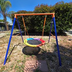 Kids outside swing holds 400lbs