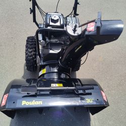 30 inch Poulan snow blower with power steering