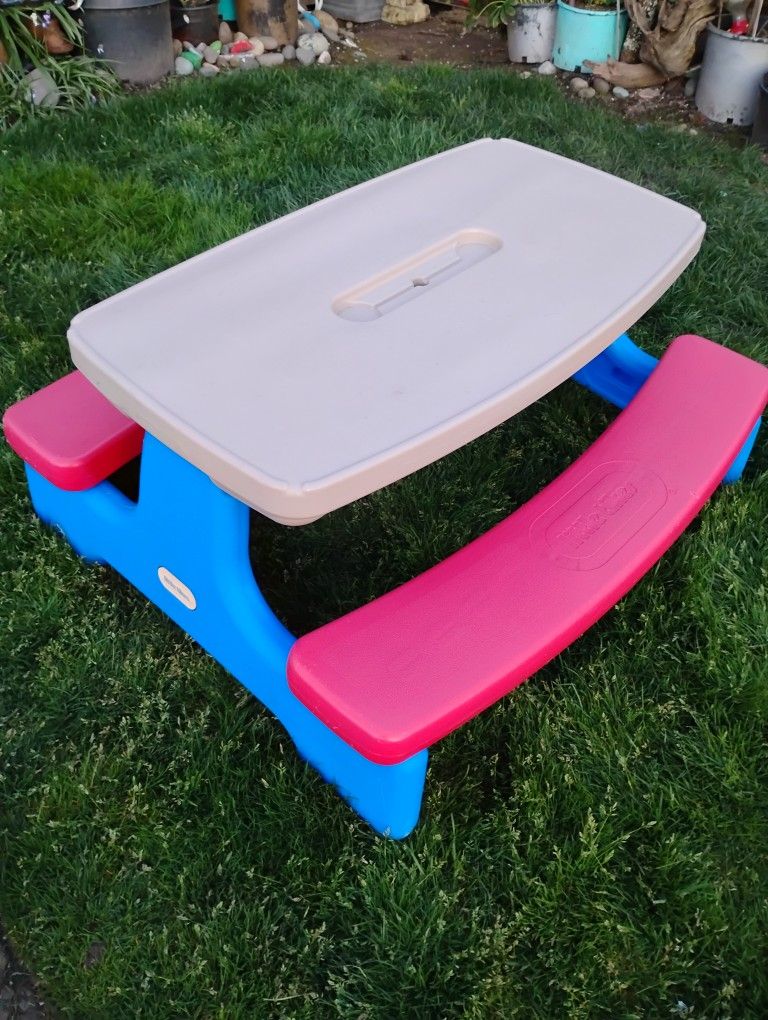 Large Little Tikes Foldable Picnic Table