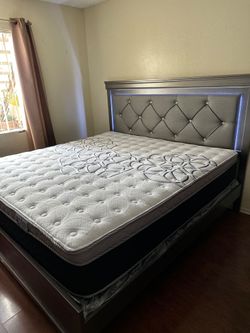 King size mattress pillow top new bedframe sols separate
