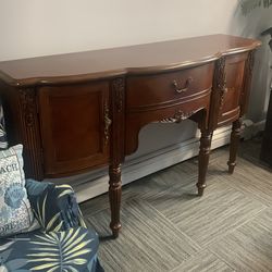 BROYHILL FURNITURE Plantation Manor Collection Traditional Style 66" Sideboard - Burnished Cherry Finish RELATED TAGS Alvar Aalto · Broyhill · Cherry 