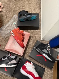 Jordan sizes 11 /11.5 hmu for prices