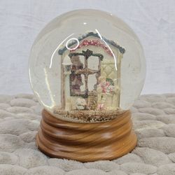 VTG CHRISTMAS EVE MUSICAL SNOW GLOBE