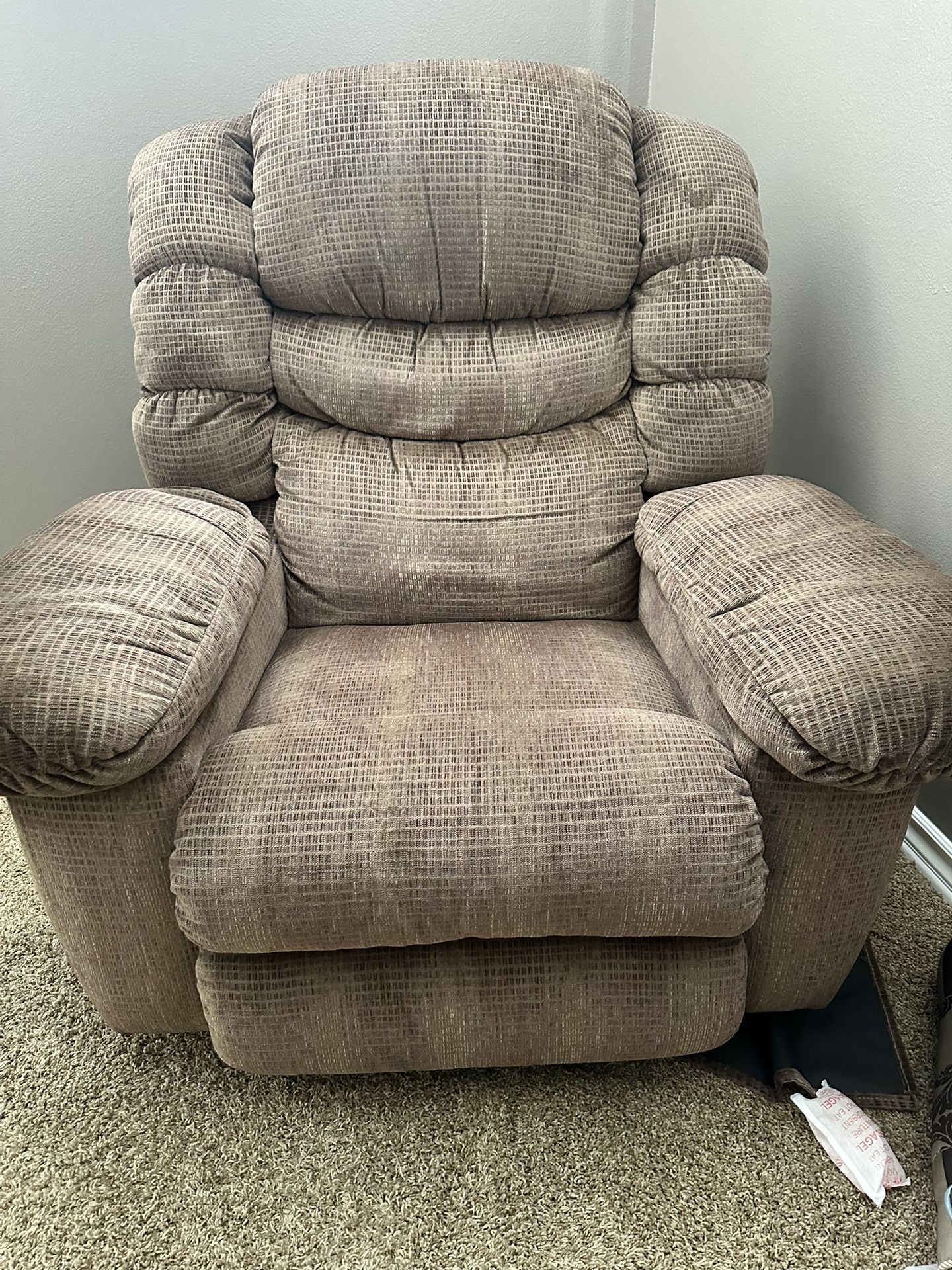 Set Of 2 Lazy Boy Recliners