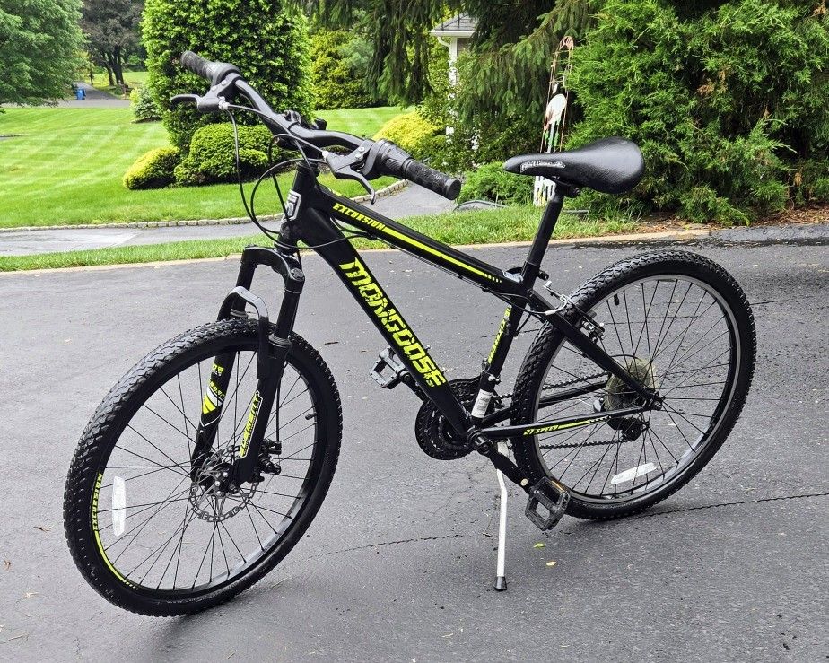 Mongoose 24-in Excursion - Mountain Bike, 21 Speed, 14" frame, rider 4'8 to 5'5" tall - Holmdel NJ