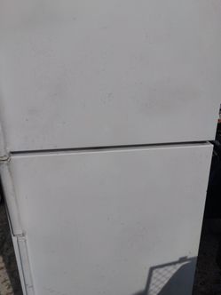 White Top-Freezer Refrigerator