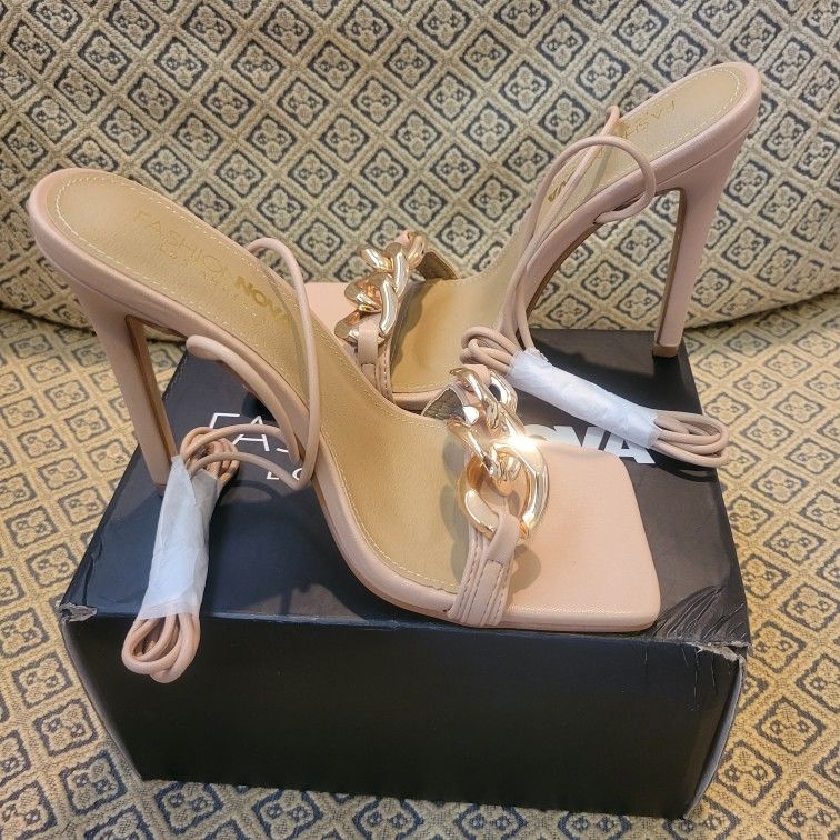 New Heels Nude Sz 6