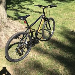 27.5 Mongoose Moubtain Bike (like New)