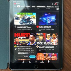 Apple iPad 128GB/ W Pen.