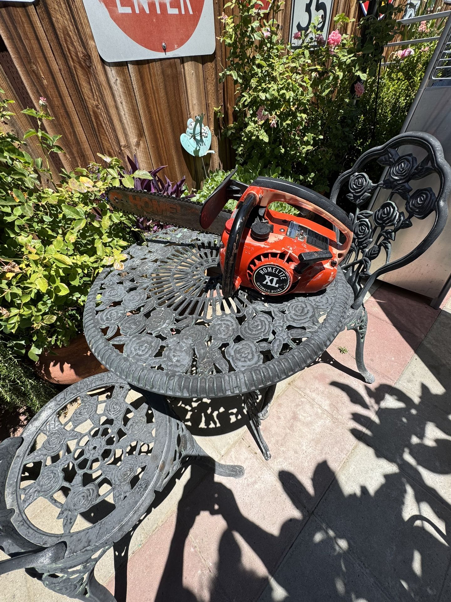 Homelite. Automatic Oiling Chainsaw. Vintage 16 Inch.