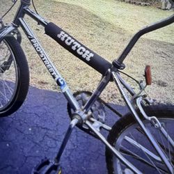 Old school rare ( 85) hutch and (82) team Murray track certified bikes