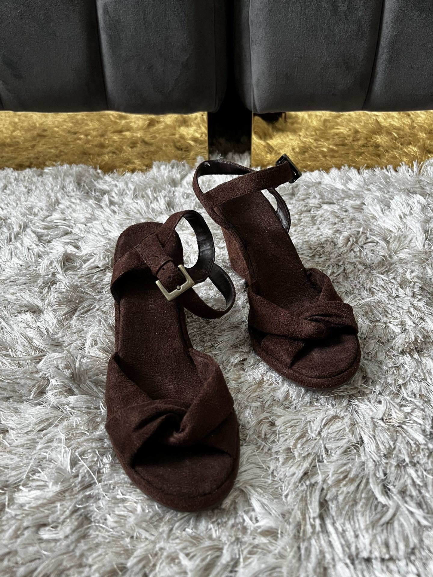 Brown Wedge
