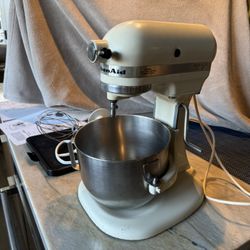 Kitchen Aid Stand Mixer 