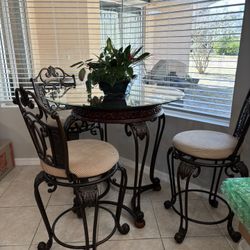 Pub Table With 5 Stools