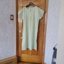European AQUA NIGHTGOWN dress shirt Embroidered  Vintage 1980's Size L Women's 

COLOR  AQUA
Short sleeves
Embroidered top  
Scallop edges 
100% Cotto