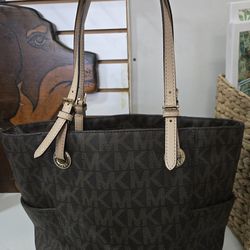 Michael Kors Shoulder Bag.  11"H x 15"L. PLEASE READ DESCRIPTION