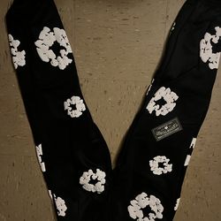 BLACK DEMIN TEARS PANT ONLY ‼️ SIZE LARGE