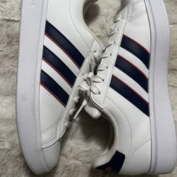 Adidas Women’s size 7