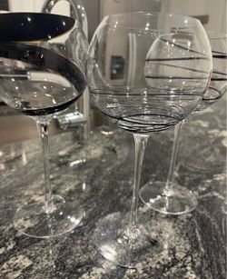 Clear Wine Glasses with Black Swirl Design, Set of 4