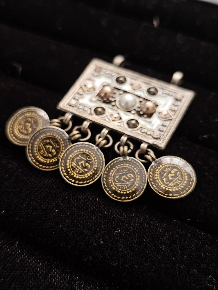 Vintage middle east/Asian pendant
