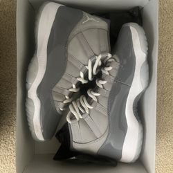 size 8 - Jordan 11 retro Cool grey 