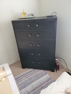 Wood chest of drawers