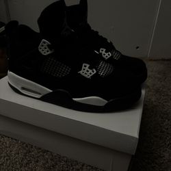 JORDAN 4’s White Thunder 