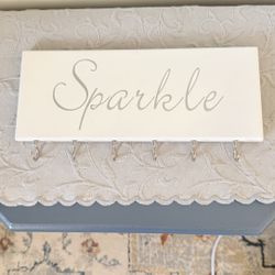 wall-mounted jewelry holder with hooks