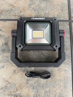 Rechargeable LED Work Light Magentic 1500 Lumens Husky