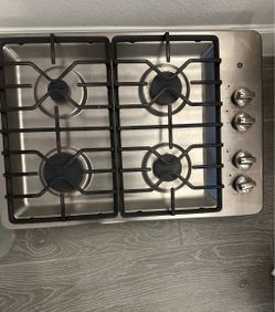 GE 30” Stainless Steel Gas Cooktop – 4 Burners