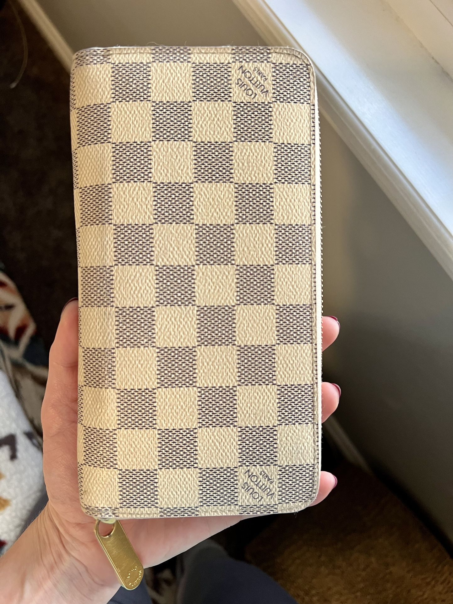 Louis Vuitton Women’s Damier Azur Zippy Long Wallet for Sale in San Diego,  CA - OfferUp