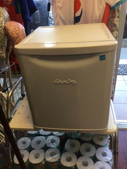 Mini fridge new very nice