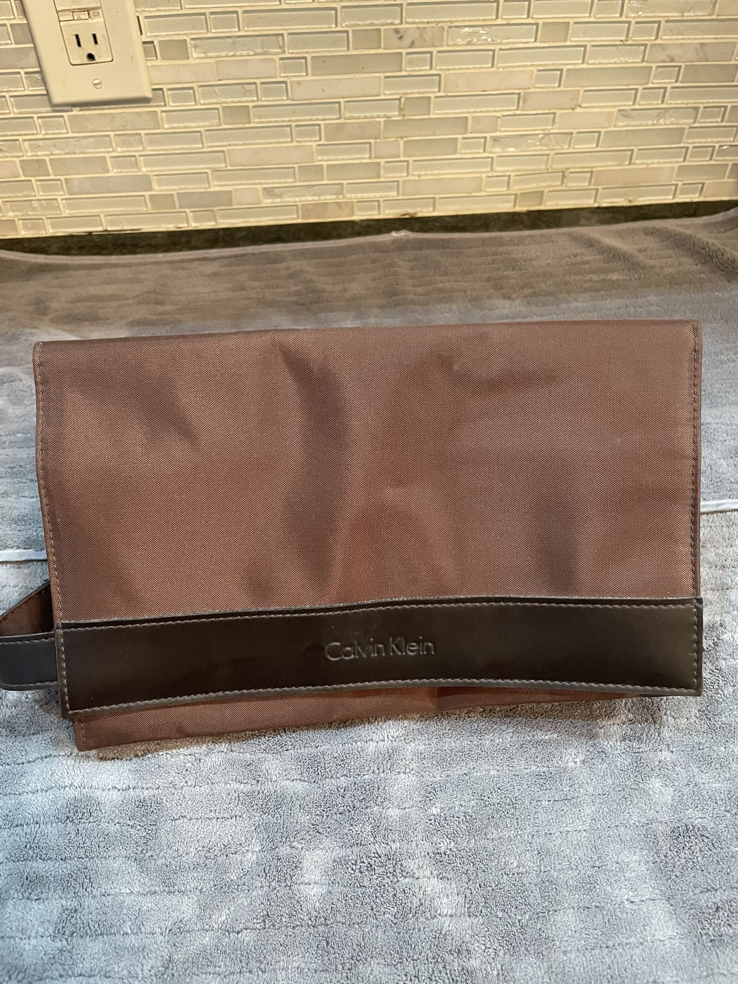 Calvin Klein Brown Shaving Bag With Handle Travel Toiletry Pouch Unisex