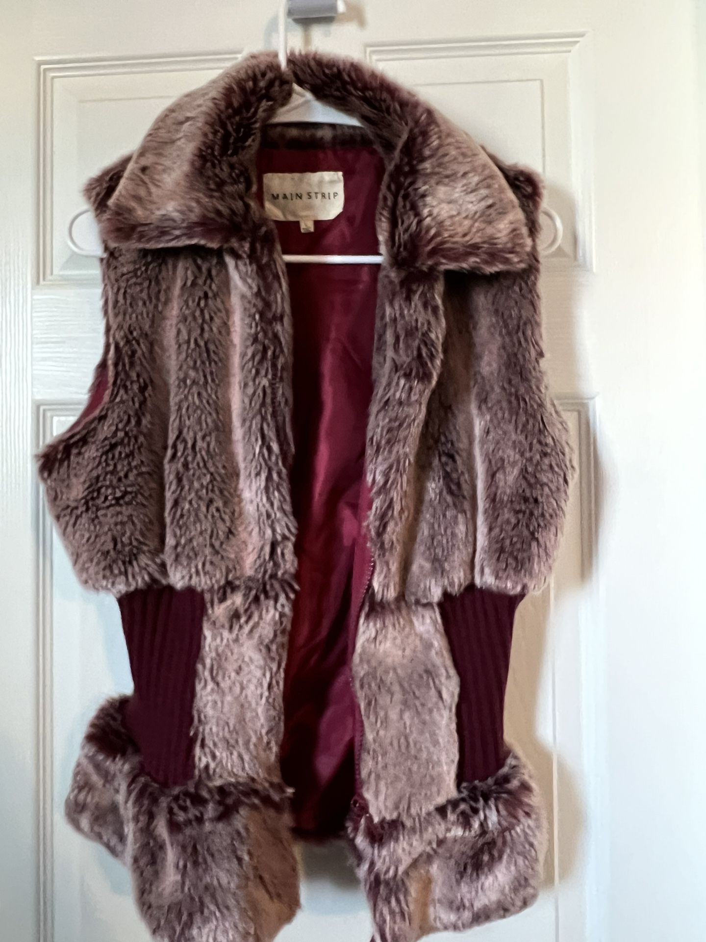 Used Fashion nova Faux Fur Vest size Large 