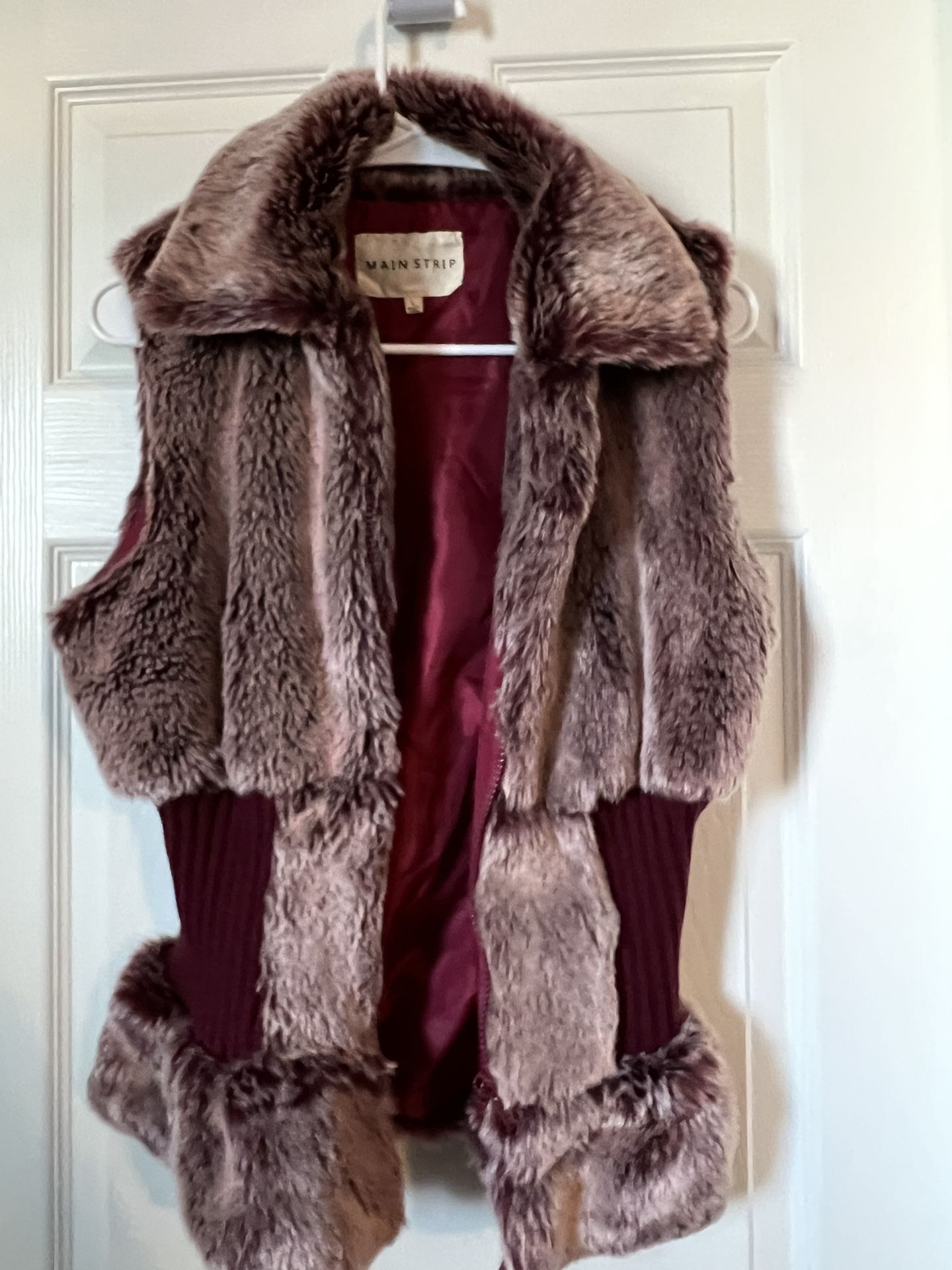 Used Fashion nova Faux Fur Vest size Large