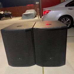 1 JBL Subwoofer PRX818ELFW