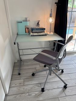 Student Desk, Makeup or Vanity, Includes Wheeled Chair