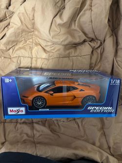 Maisto Special Edition 1/18 Die-Cast Car