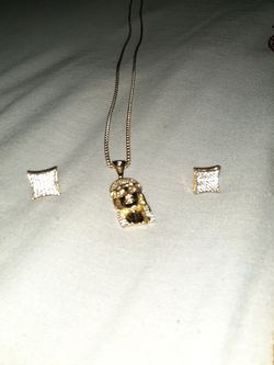 GREAT QUALITY 14k Gold finished pendant and Earrings