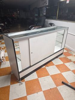 Showcase cabinet