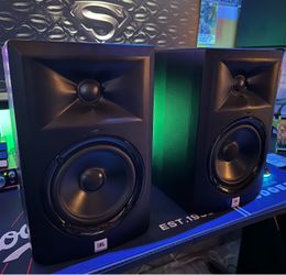 JBL LSR305 Studio Monitors (pair) With Desk Mount Stands