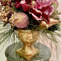 BEAUTIFUL FLOWER ARRANGEMENT 